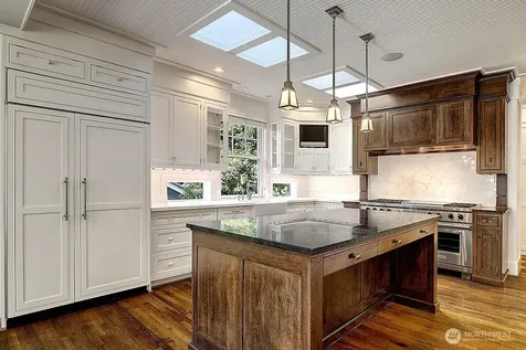 8975 NE 10th Street Bellevue WA 98004