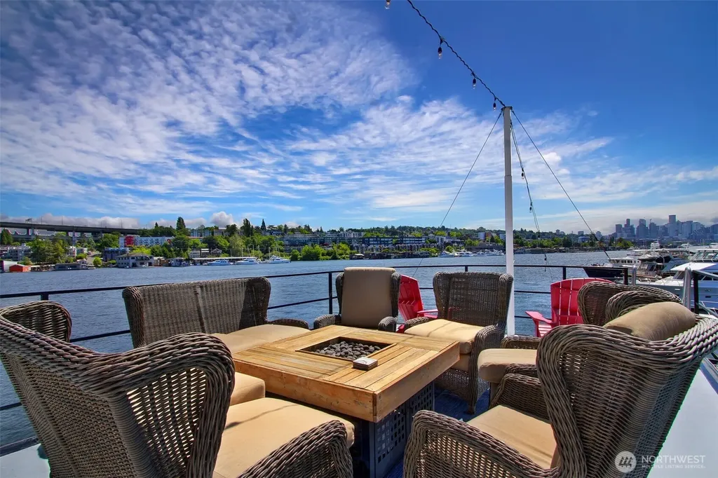 2401 N Northlake Way Seattle WA 98103