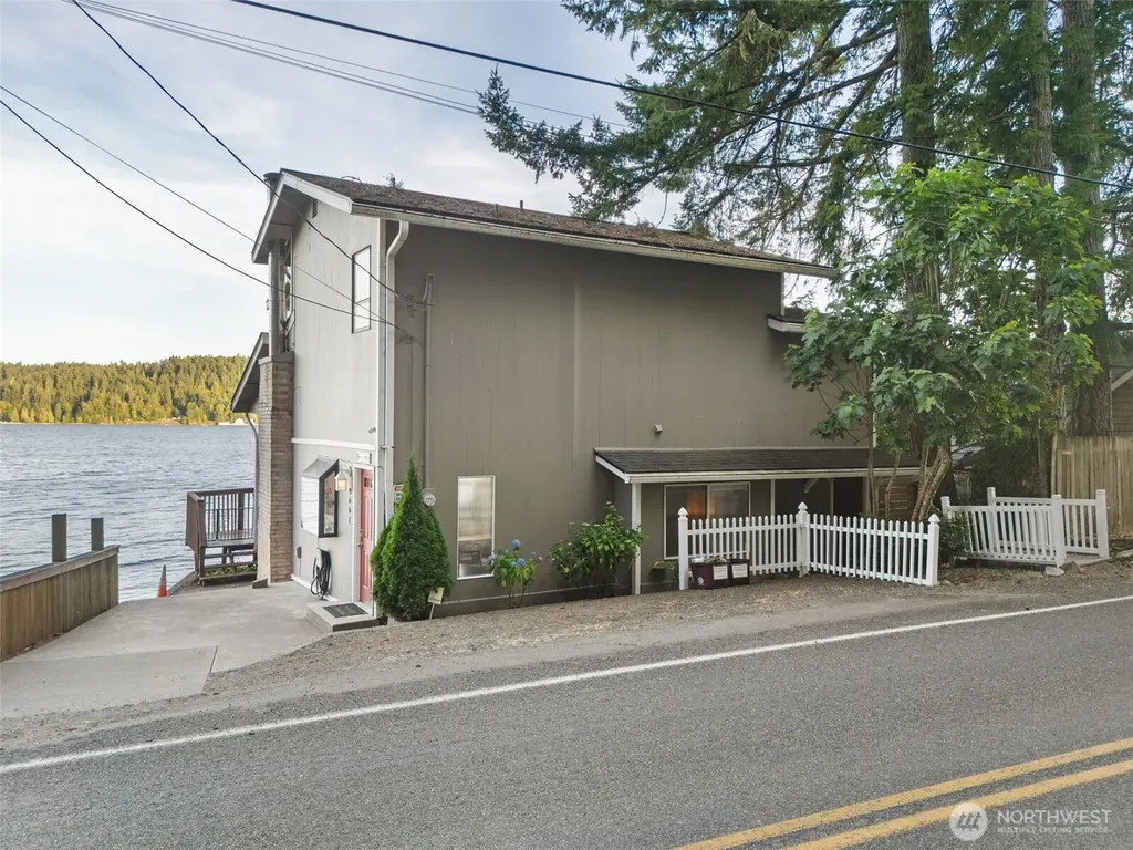 9661 NE North Shore Road Belfair WA 98528