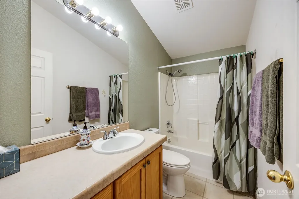 600 Lincoln Road Poulsbo WA 98370