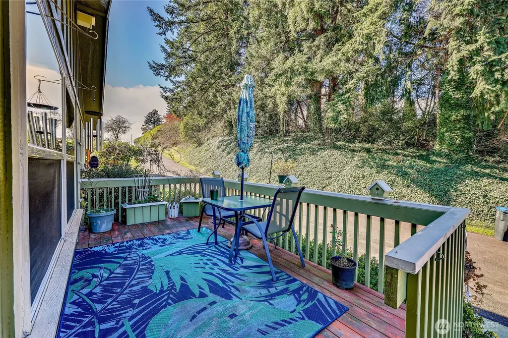 600 Lincoln Road Poulsbo WA 98370