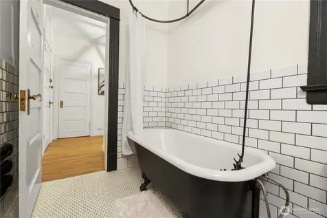 1726 15th Avenue Seattle WA 98122
