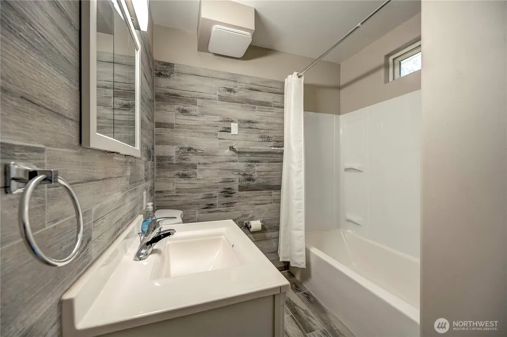 211 W Harvard Avenue Shelton WA 98584