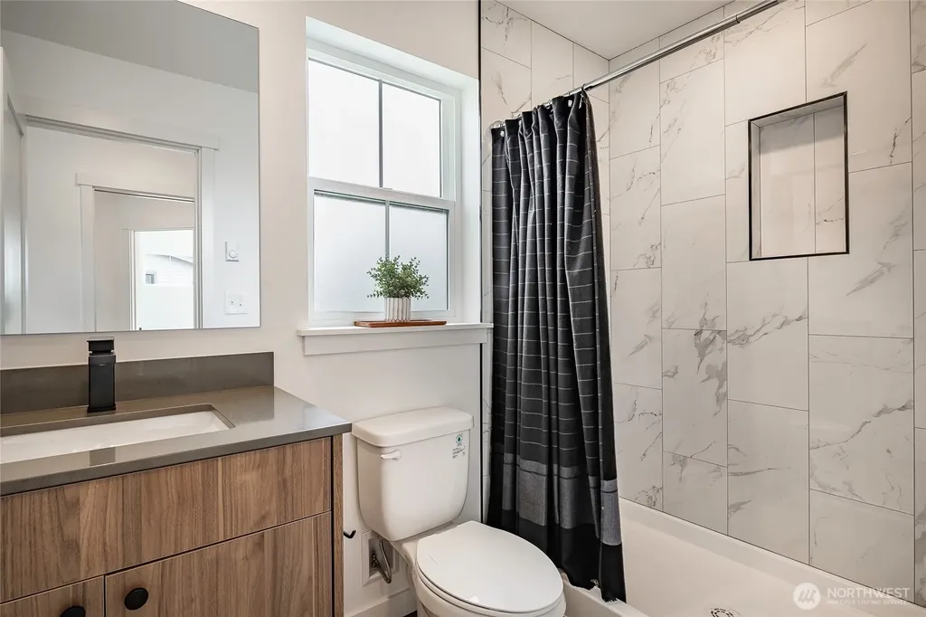 212 E Grover Street Lynden WA 98264