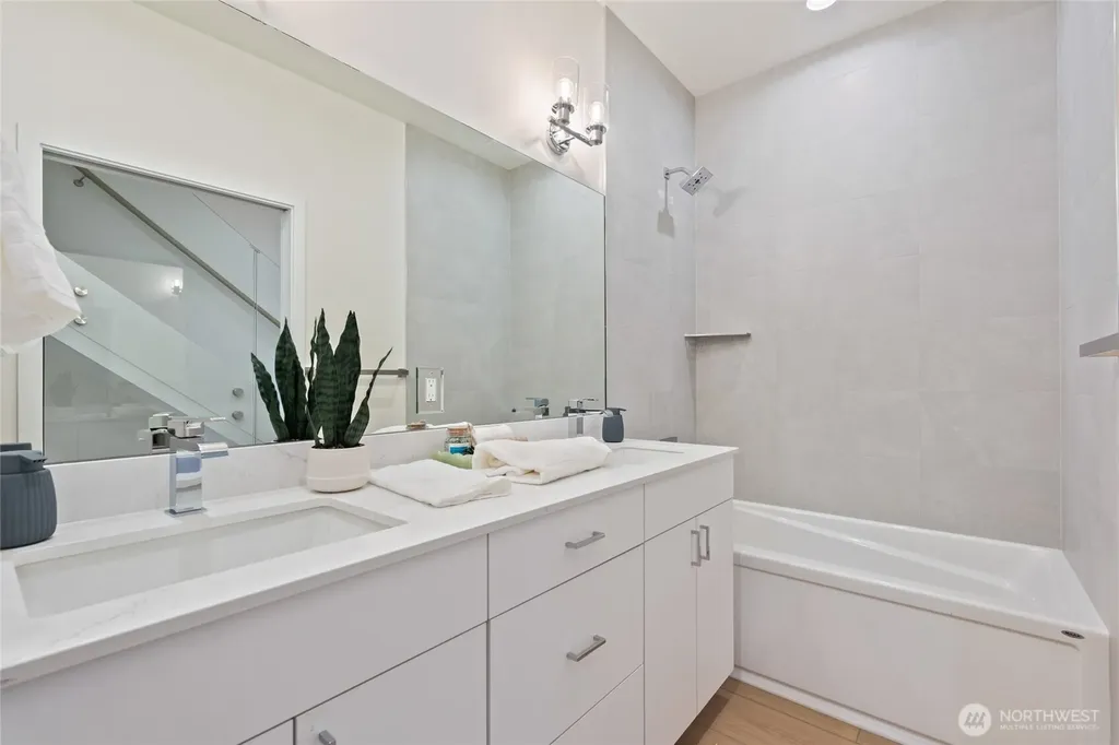 11229 Greenwood Avenue N Seattle WA 98133