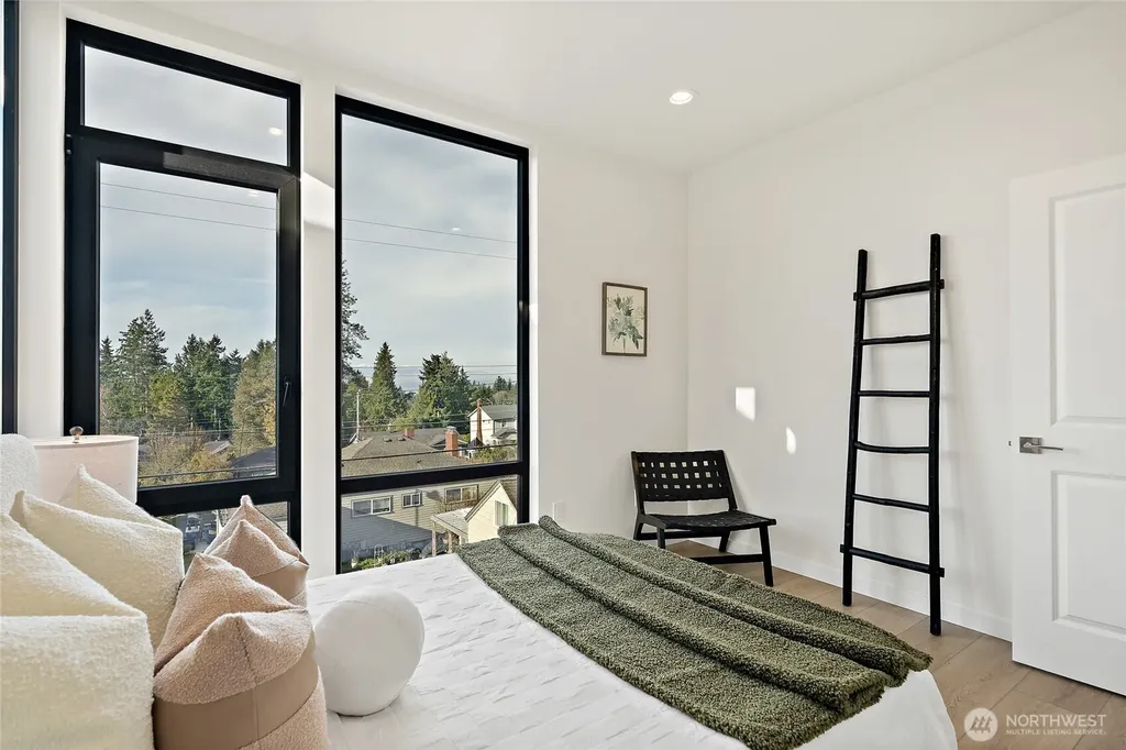 11229 Greenwood Avenue N Seattle WA 98133