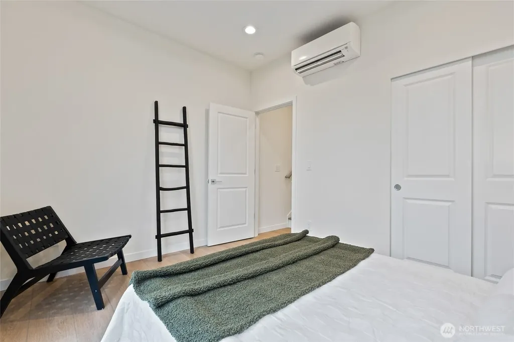 11229 Greenwood Avenue N Seattle WA 98133