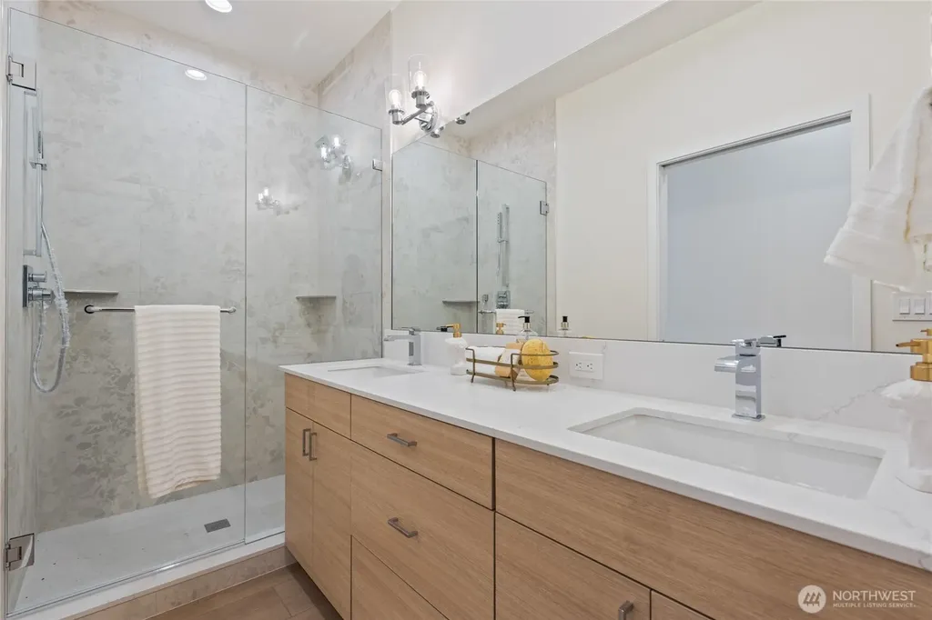 11229 Greenwood Avenue N Seattle WA 98133