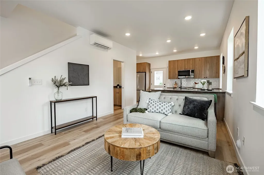 214 E Grover Street Lynden WA 98264