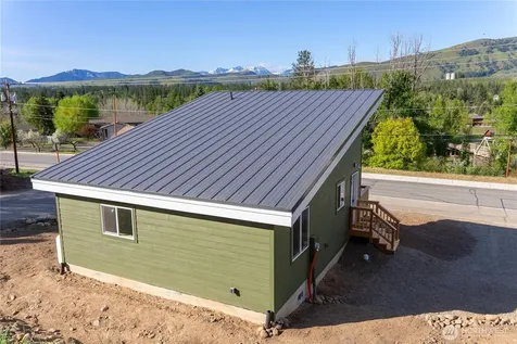 428 Castle Avenue Winthrop WA 98862