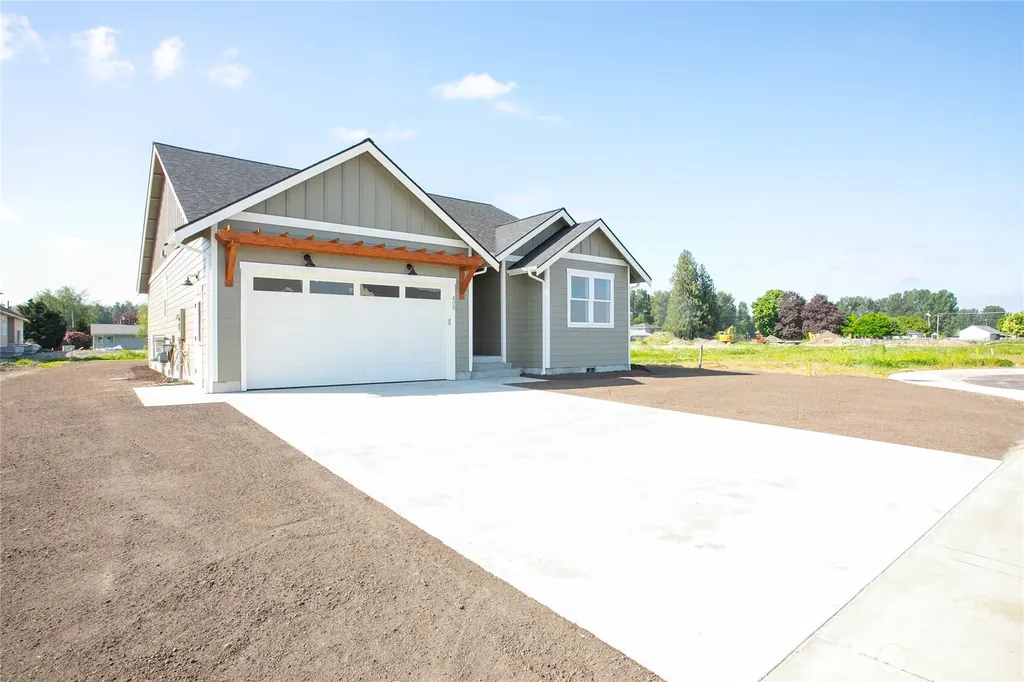 405 W 4th Street Everson WA 98247