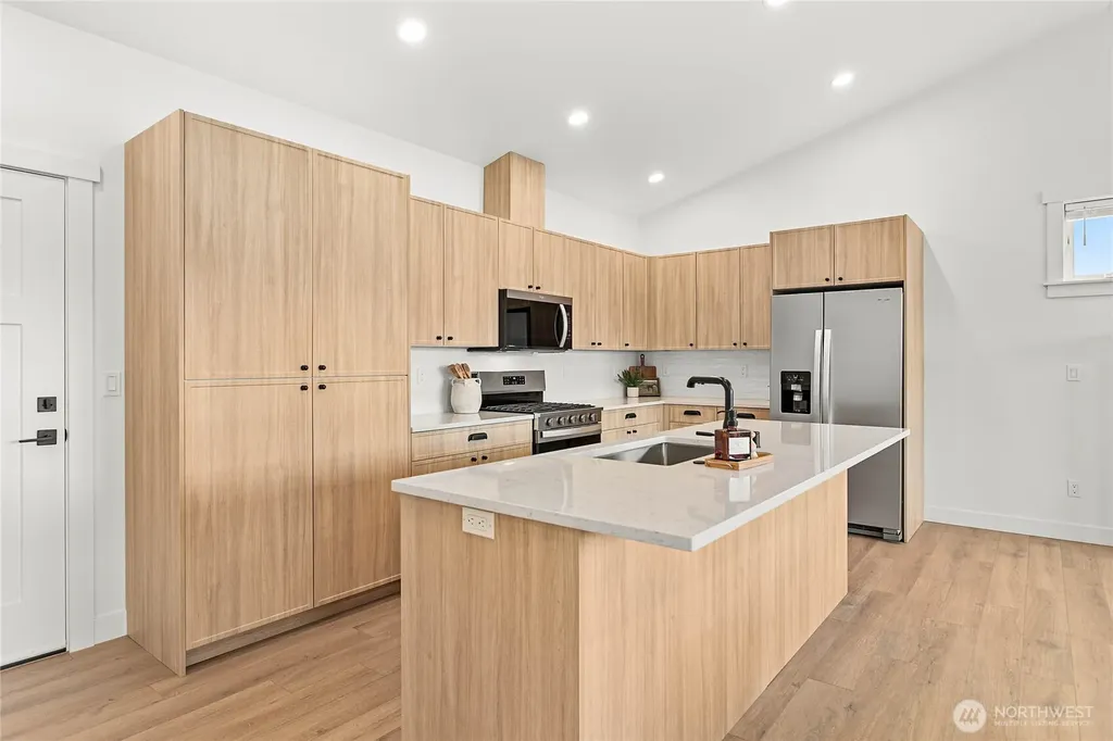 313 W 3rd Street Everson WA 98247