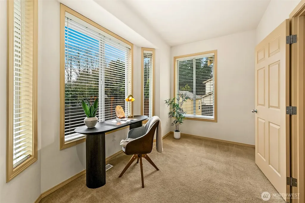 35638 8th Avenue SW Federal Way WA 98023