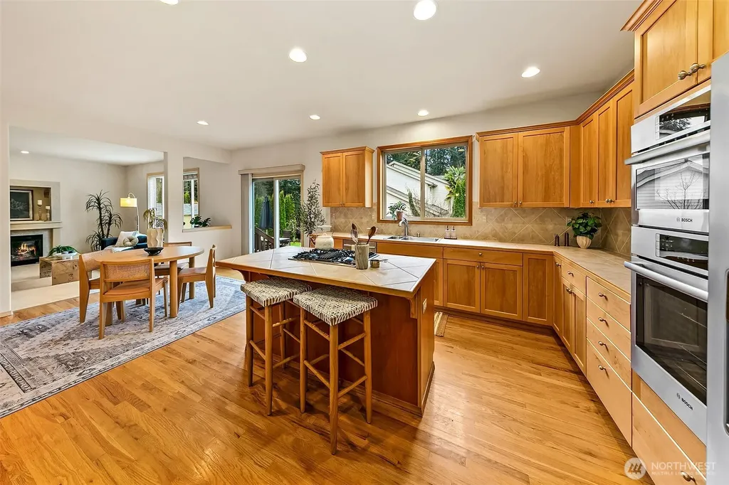 35638 8th Avenue SW Federal Way WA 98023