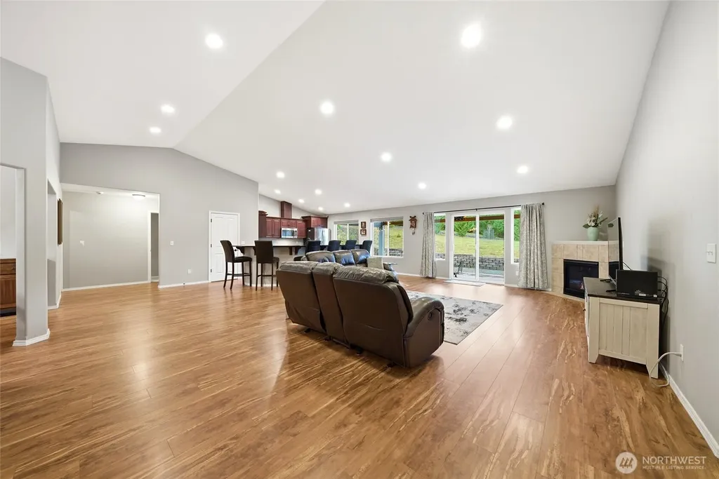 946 Paine Road Castle Rock WA 98611