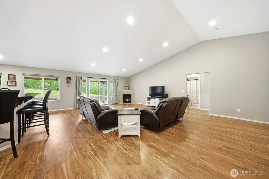 946 Paine Road Castle Rock WA 98611