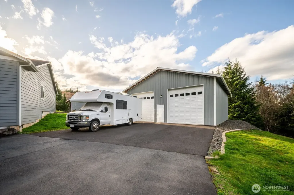 946 Paine Road Castle Rock WA 98611