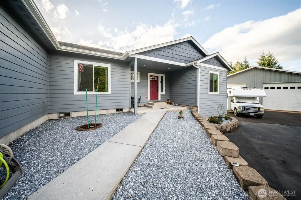 946 Paine Road Castle Rock WA 98611