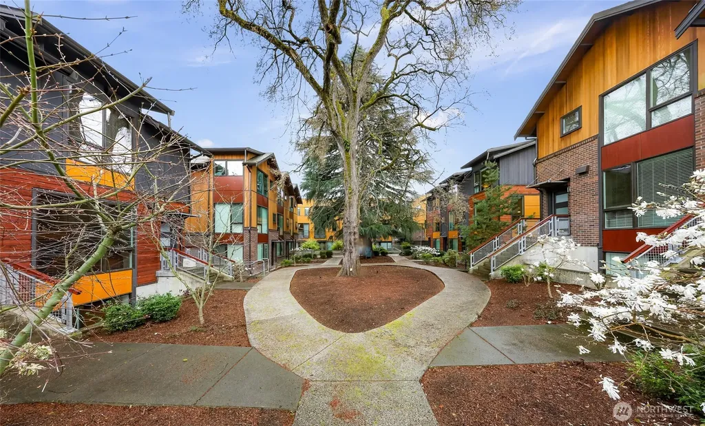 6522 32nd Avenue NE Seattle WA 98115