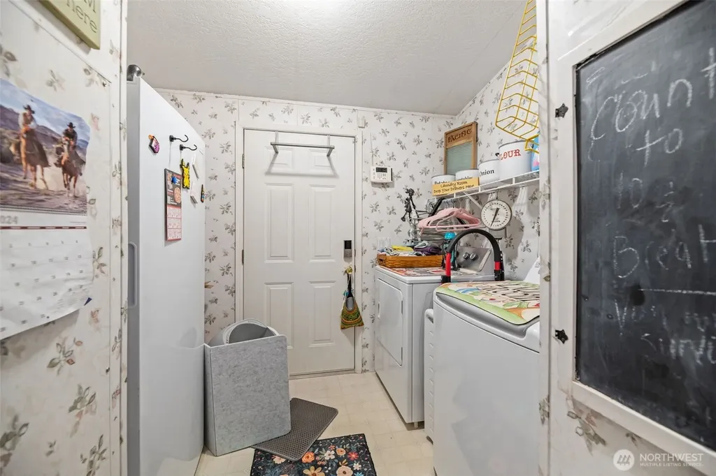 10716 61st Street E Puyallup WA 98372
