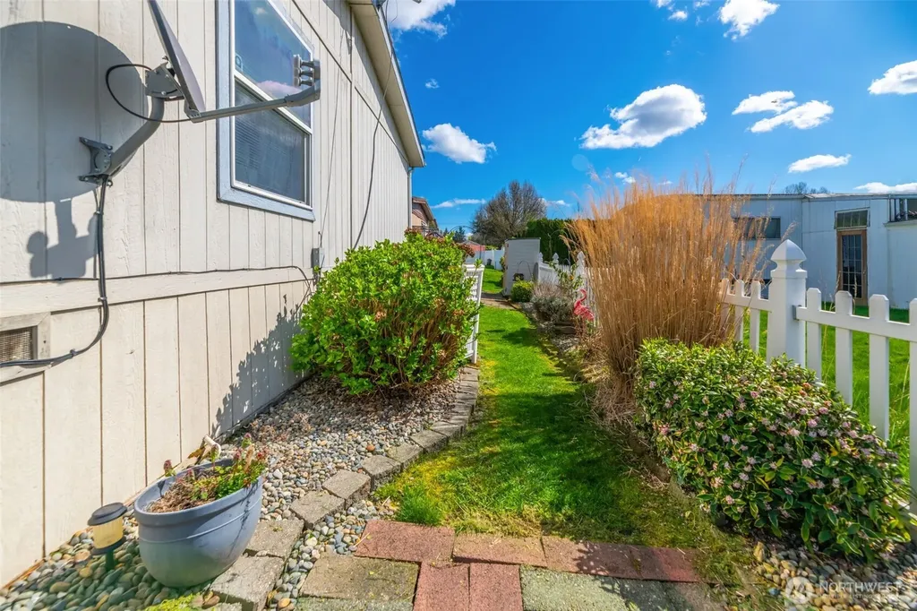 10716 61st Street E Puyallup WA 98372