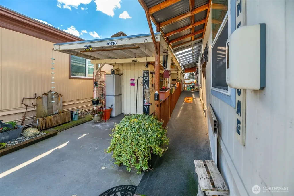 10716 61st Street E Puyallup WA 98372