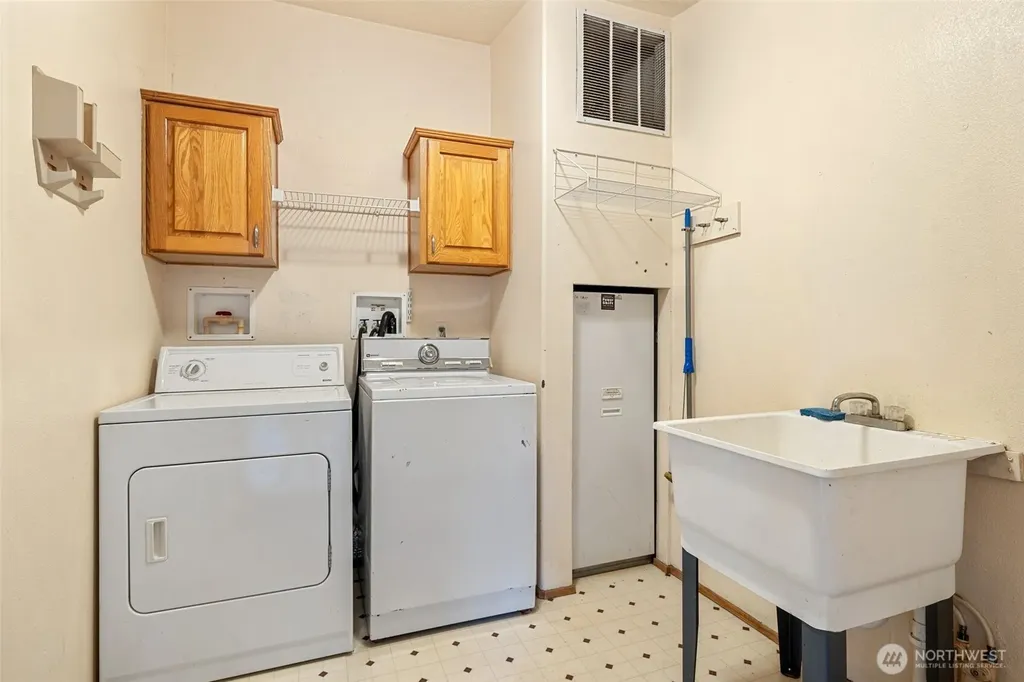 11 SE Fuchsia Avenue Shelton WA 98584