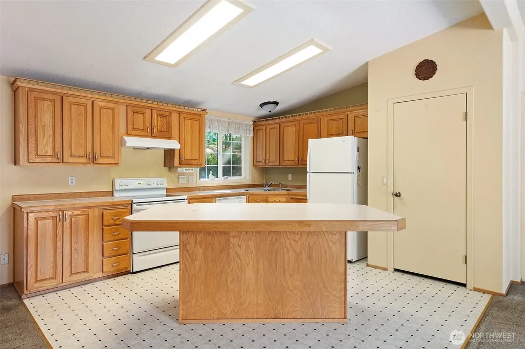 11 SE Fuchsia Avenue Shelton WA 98584