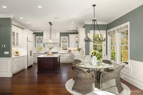 2212 77th Avenue SE Mercer Island WA 98040