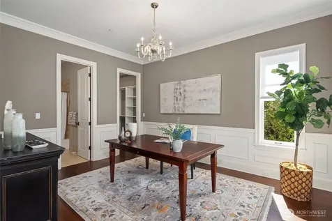 2212 77th Avenue SE Mercer Island WA 98040