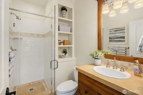 2212 77th Avenue SE Mercer Island WA 98040