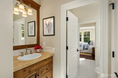 2212 77th Avenue SE Mercer Island WA 98040
