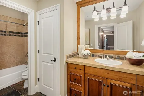 2212 77th Avenue SE Mercer Island WA 98040