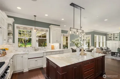2212 77th Avenue SE Mercer Island WA 98040