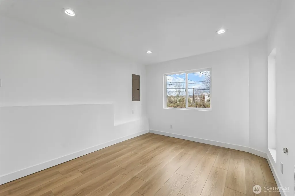 4047 25th Avenue W Seattle WA 98199