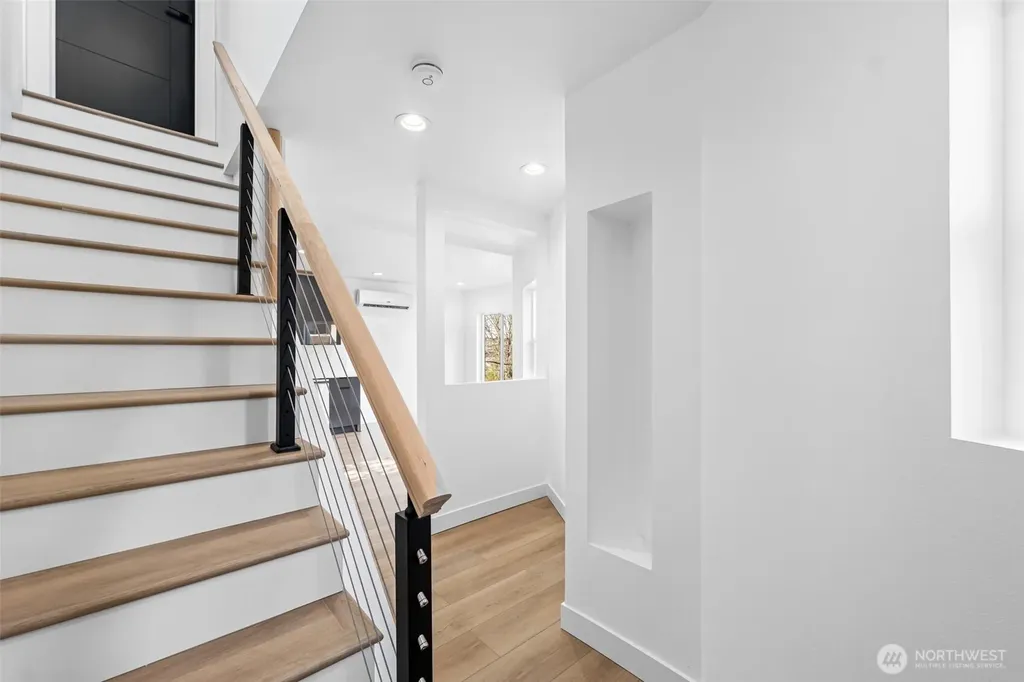 4047 25th Avenue W Seattle WA 98199