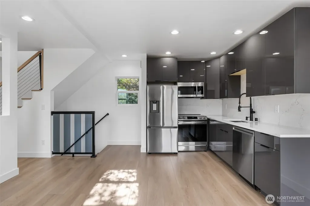 4047 25th Avenue W Seattle WA 98199