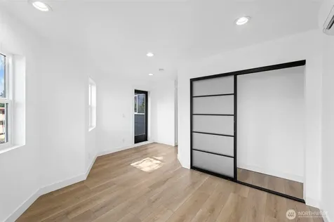 4047 25th Avenue W Seattle WA 98199