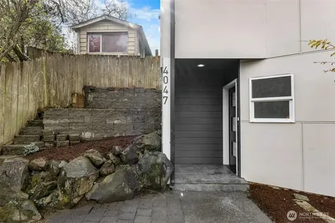 4047 25th Avenue W Seattle WA 98199