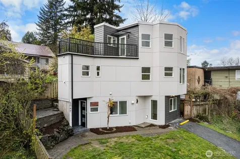 4047 25th Avenue W Seattle WA 98199