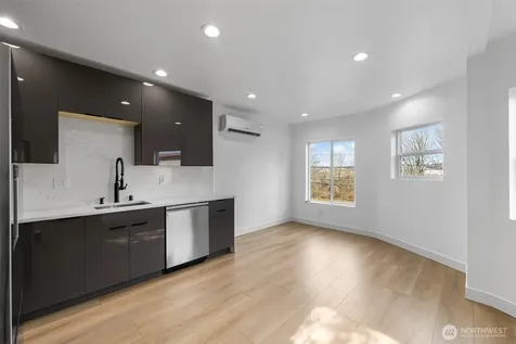 4047 25th Avenue W Seattle WA 98199
