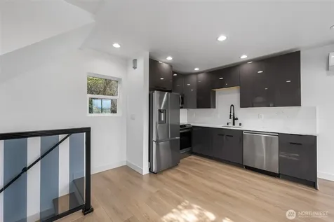 4047 25th Avenue W Seattle WA 98199