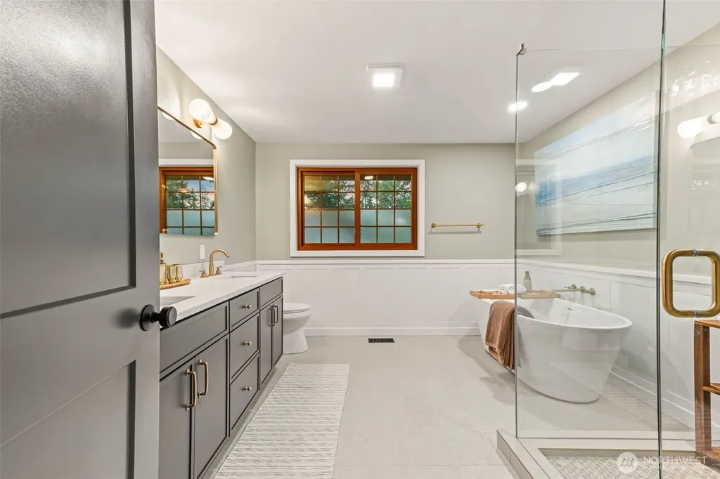 15817 SE Newport (private Drive) Way Bellevue WA 98006