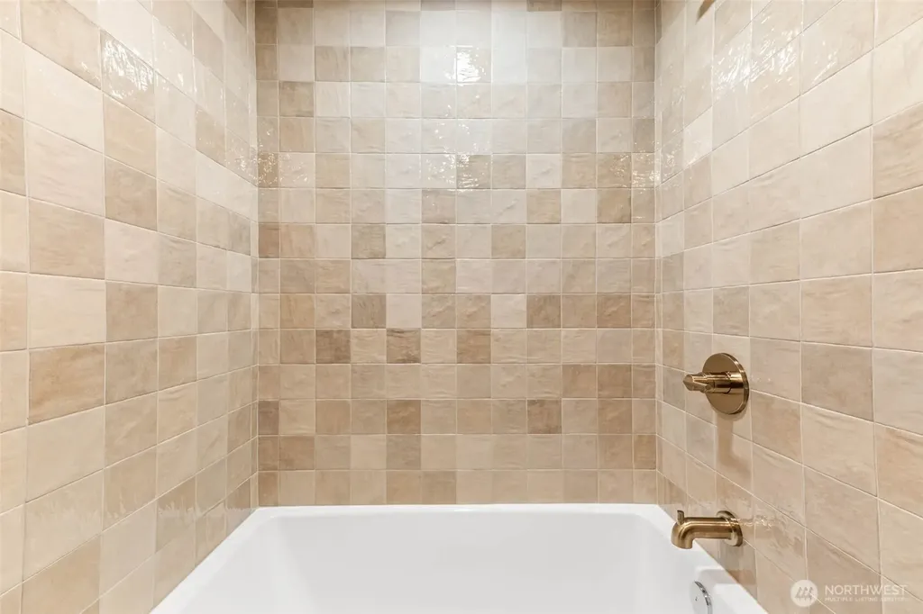 15817 SE Newport (private Drive) Way Bellevue WA 98006