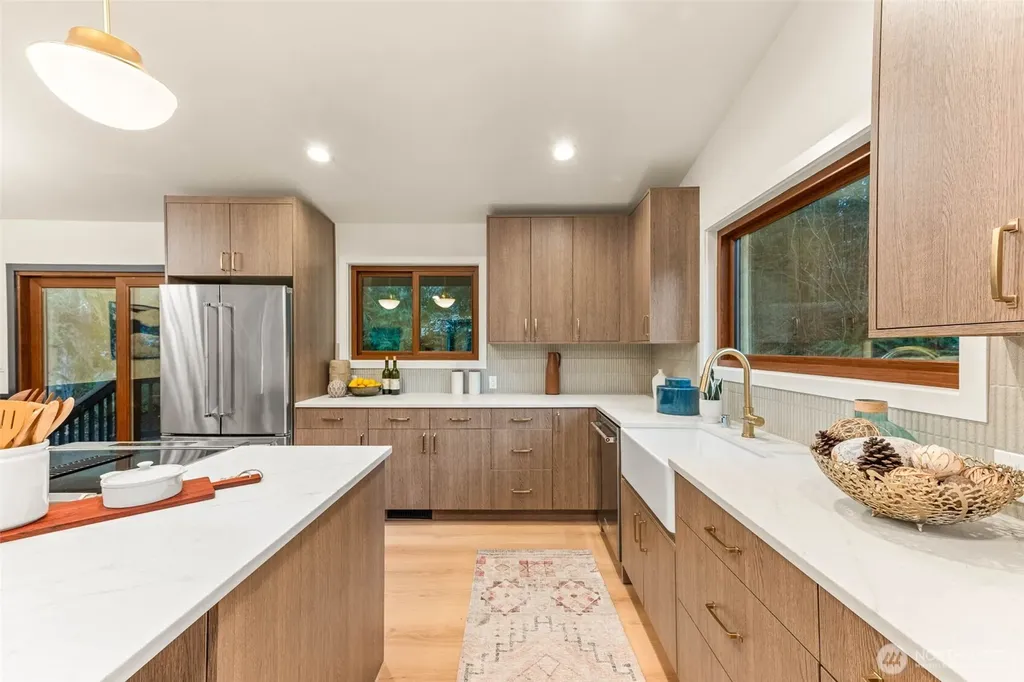 15817 SE Newport (private Drive) Way Bellevue WA 98006