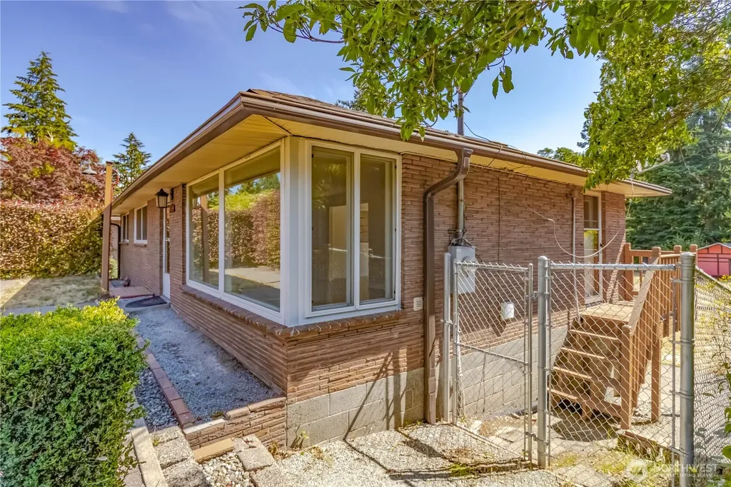 11834 8th Avenue S Seattle WA 98168