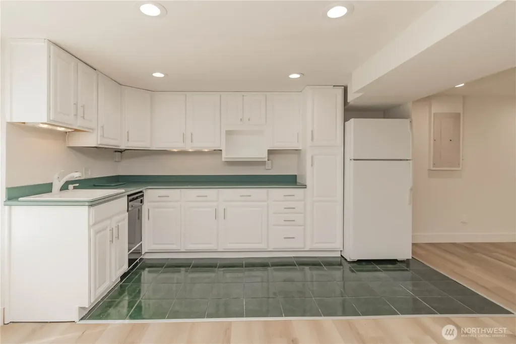 11834 8th Avenue S Seattle WA 98168