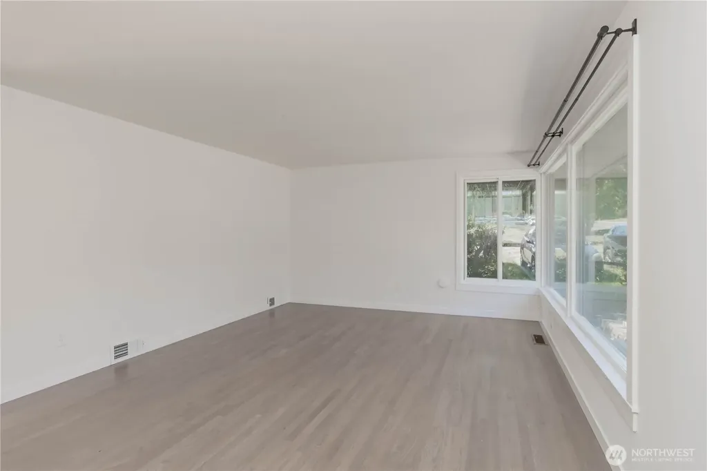 11834 8th Avenue S Seattle WA 98168
