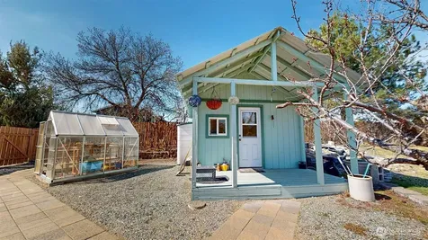 16 River Overlook Street Omak WA 98841