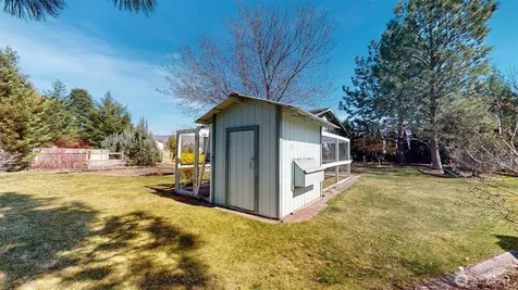 16 River Overlook Street Omak WA 98841